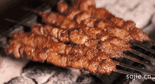新疆烤肉最正宗的吃法，太攒劲了！看完满嘴的哈喇子忍不住了-第14张图片